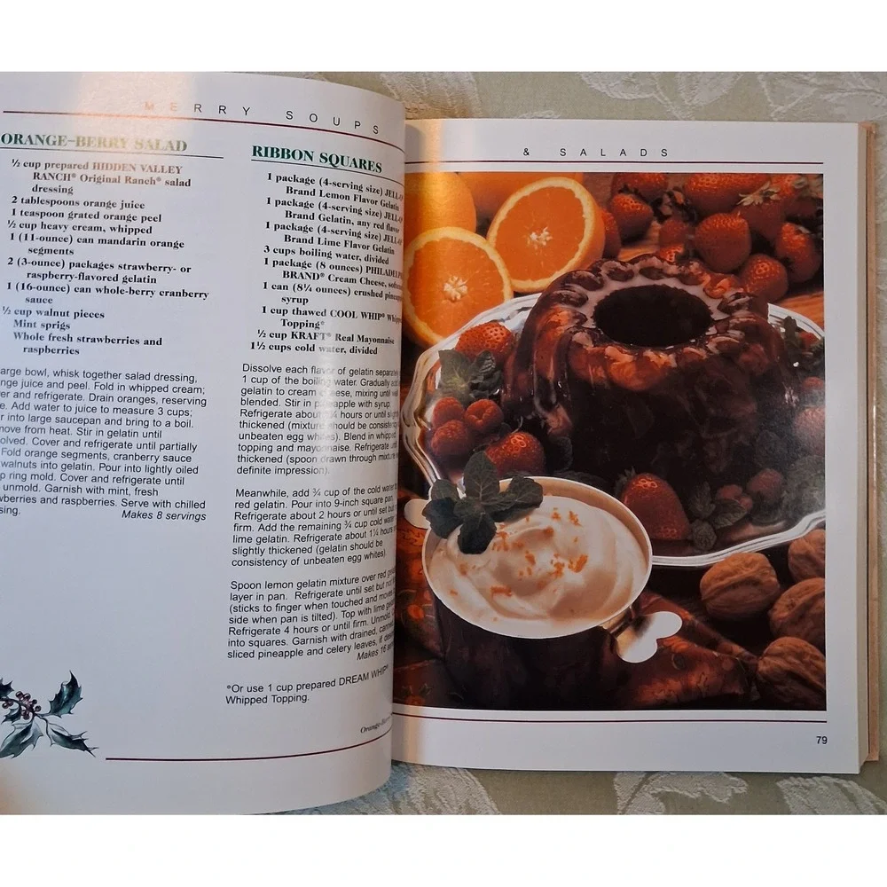Treasury of Christmas Cookbook 500+ Holiday Recipes Hardcover 1997 Publications